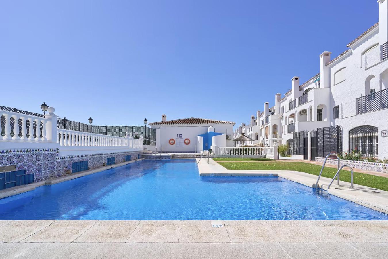 Vila Casa Lena Town House With Pool Nerja Exteriér fotografie
